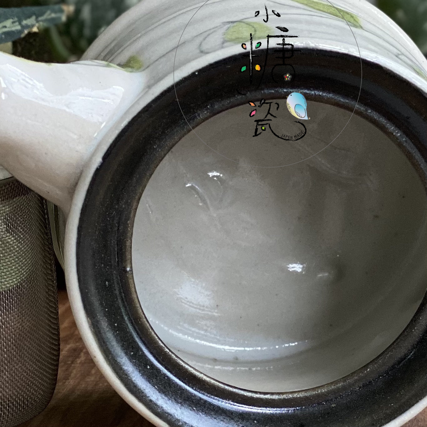 小糖瓷|日本製 陶作手捏手繪綠葉茶壺(附濾網)
