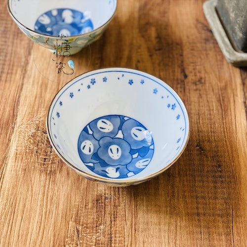 小糖瓷|日本製 在花叢中的白兔渺渺跳耀日式飯碗/茶碗