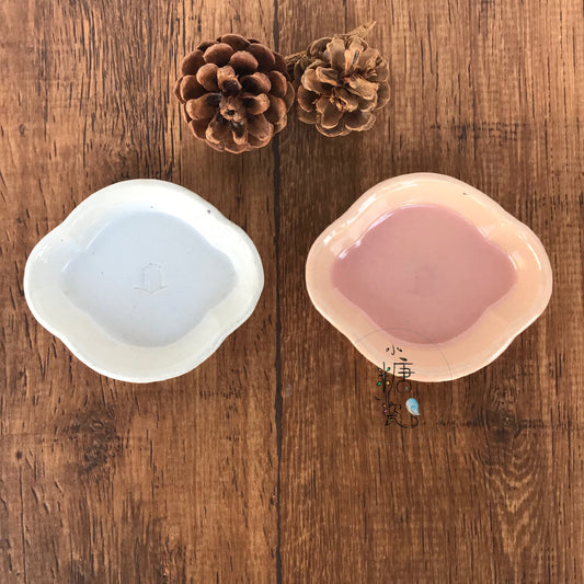 小糖瓷｜日本製 陶作花形小碟（兩色）