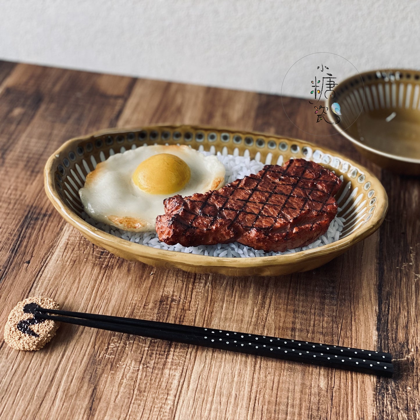 小糖瓷｜日本製  [ＦＵＩＡＤＲ] 復刻十草幸運點點橢圓湯盤（兩色）