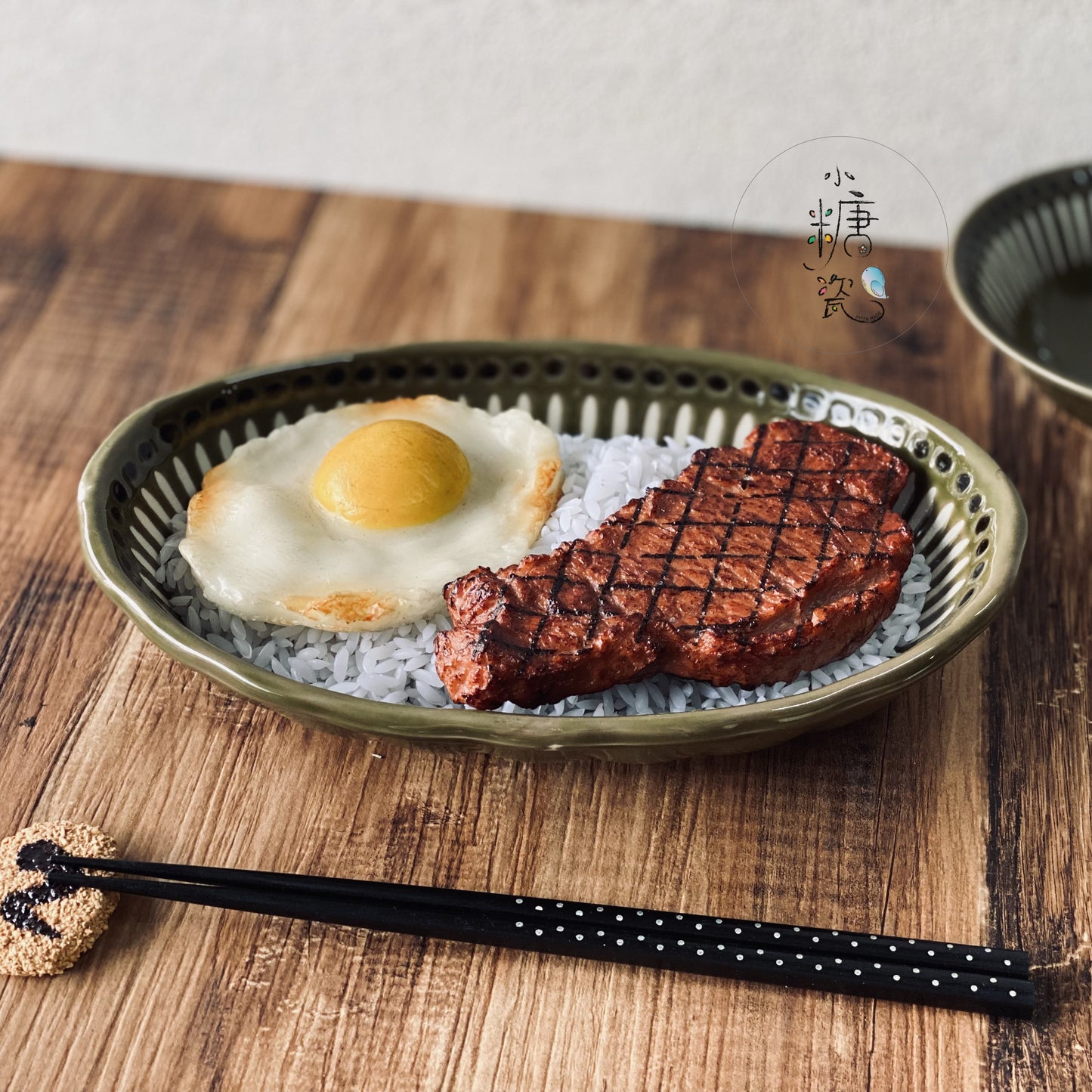小糖瓷｜日本製  [ＦＵＩＡＤＲ] 復刻十草幸運點點橢圓湯盤（兩色）