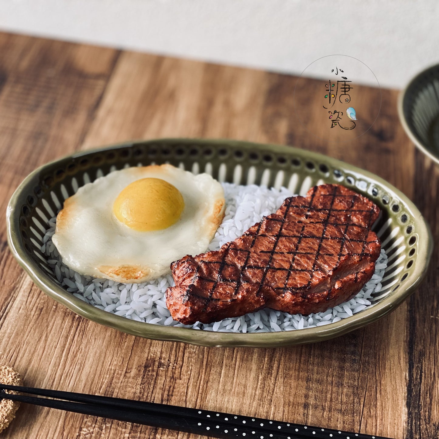 小糖瓷｜日本製  [ＦＵＩＡＤＲ] 復刻十草幸運點點橢圓湯盤（兩色）