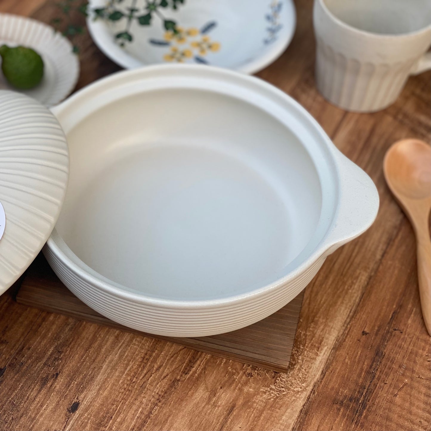 小糖瓷｜日本製 [預購][MIYAWO日本宮尾] [IH対応 THER] 菊割十草土鍋/砂鍋（多色）