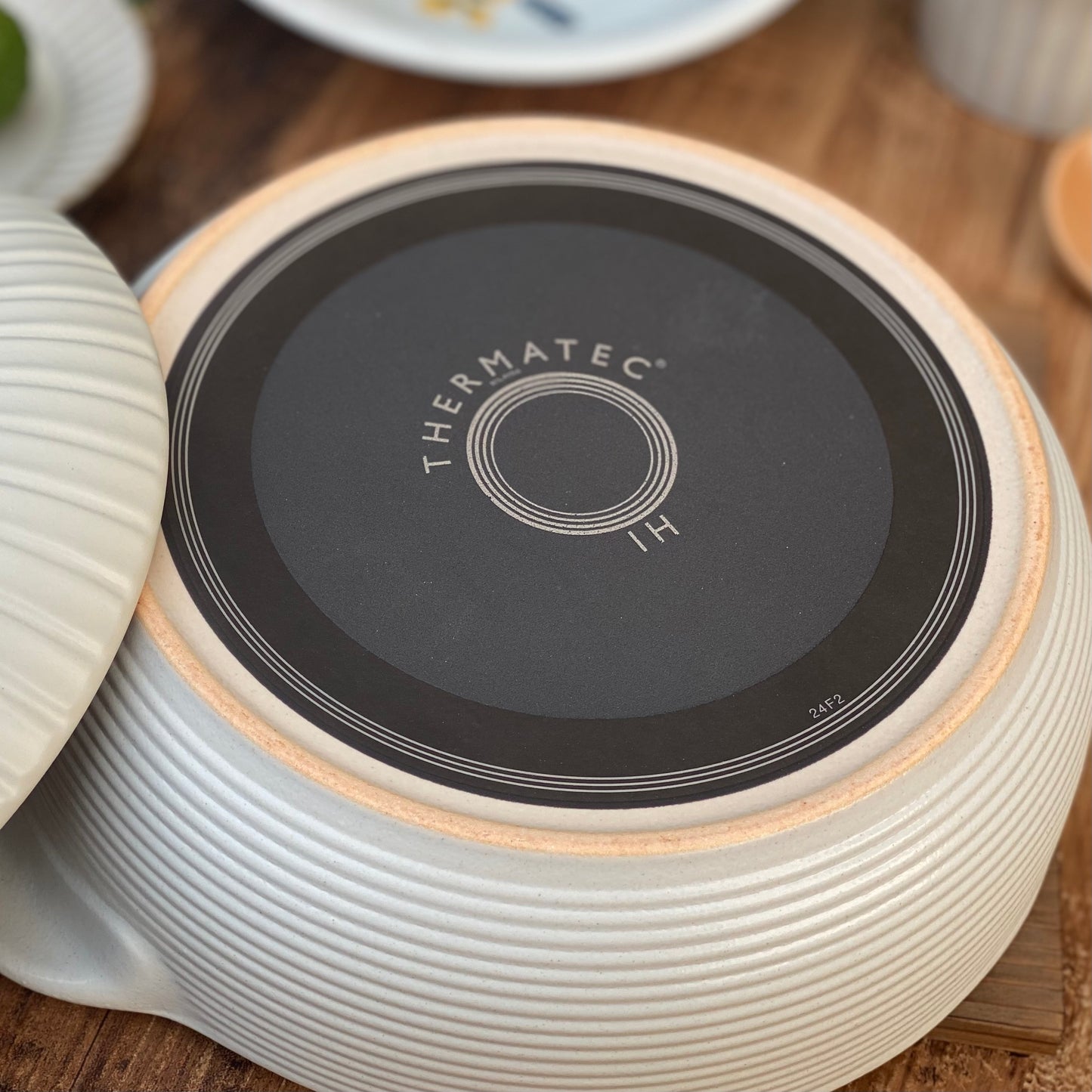 小糖瓷｜日本製 [預購][MIYAWO日本宮尾] [IH対応 THER] 菊割十草土鍋/砂鍋（多色）