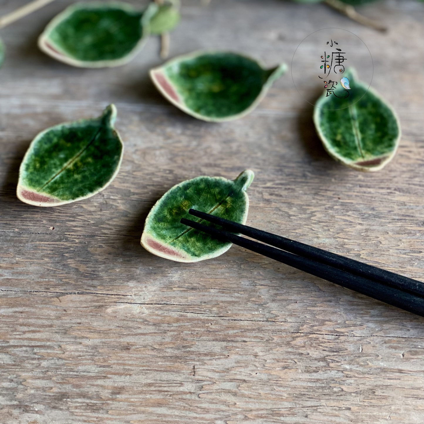 小糖瓷｜日本製 🈴️ [職人手作] 裂釉手作綠葉秋紅筷架