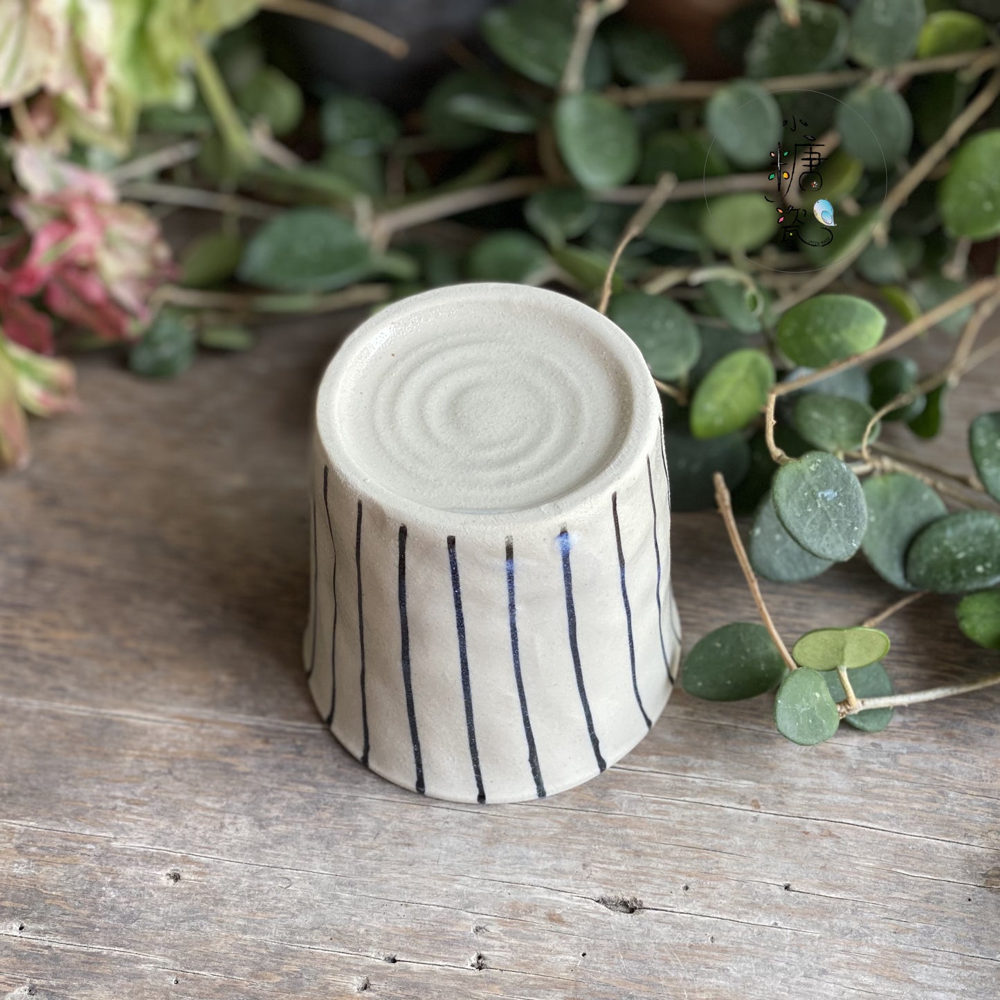 小糖瓷⎜日本製  陶作手捏藍十草手握杯